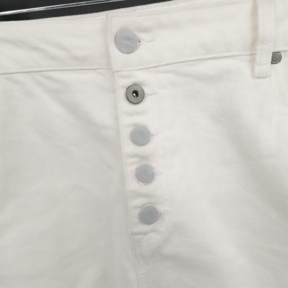 Torrid Shorts Women 26 White Denim Button Fly Raw Hem Distressed Cut Off Summer - Picture 5 of 14